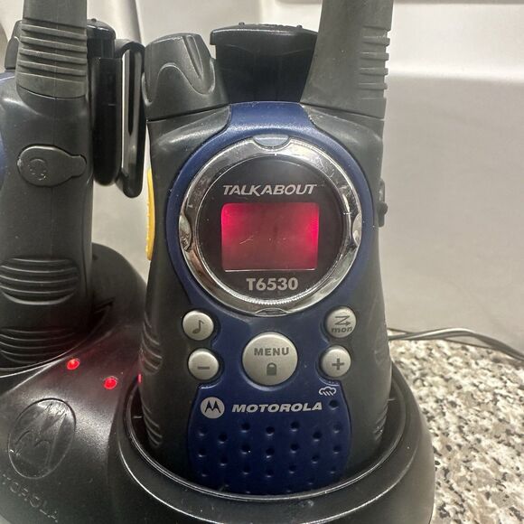 2 Motorola Talkabout T6530 Handheld Walkie Talkie Radios 22 Channels W/Charger - Picture 2 of 10